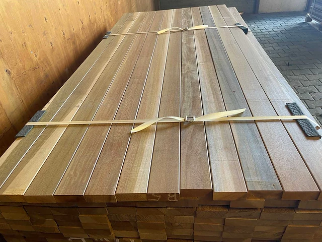 Ipé planken geschaafd country grade 1850-2450x70x27mm (168x) - afbeelding 1 van  3