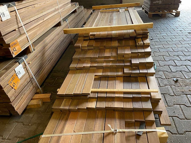Ipé planken geschaafd country grade 1850-4900x70x21mm (195x) - afbeelding 1 van  3