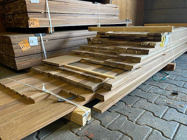 Ipé planken geschaafd country grade 1850-4900x70x21mm (195x) - afbeelding 2 van  3