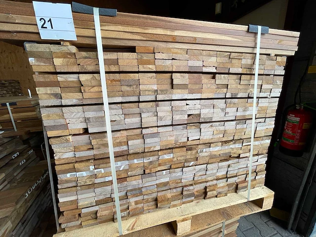 Ipé planken geschaafd country grade 650-1250x70x21mm (586x) - afbeelding 3 van  3