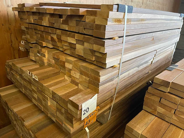 Ipé planken geschaafd country grade 650-1550x70x27mm (302x) - afbeelding 2 van  3