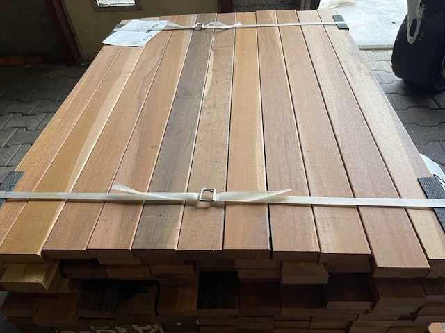 Ipé planken geschaafd country grade 950x70x27mm (176x) - afbeelding 1 van  3