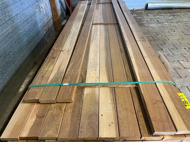 Ipé rhombus profiel 2450-2750x88x21mm (105x) - afbeelding 1 van  3