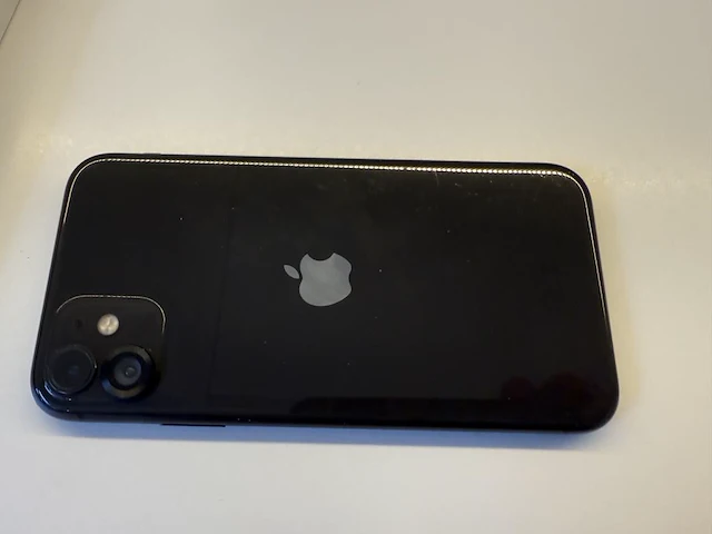 Iphone 11 64 gb met doosje en stekker, geen kabeltje. margeproduct - afbeelding 3 van  3