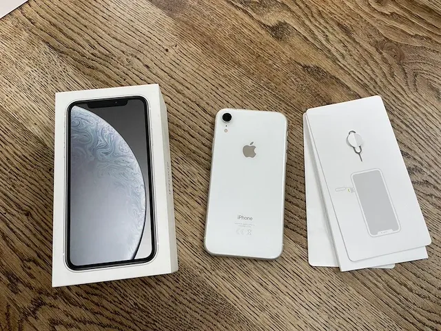 Iphone xr 128 gb wit. met doosje, geen lader en oortjes - afbeelding 2 van  4