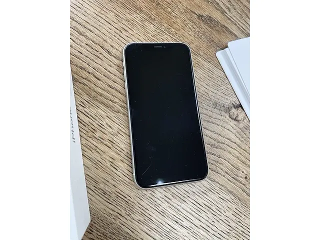 Iphone xr 128 gb wit. met doosje, geen lader en oortjes - afbeelding 4 van  4