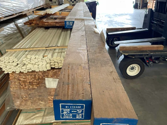 Iroko balken geschaafd 72x96mm, lengte 455-590cm (3x) - afbeelding 1 van  3