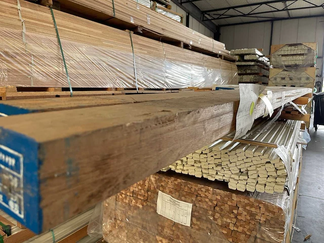 Iroko balken geschaafd 72x96mm, lengte 455-590cm (3x) - afbeelding 2 van  3