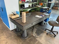 Iron measuring table ca 1000 x 2000 x 800 mm - afbeelding 1 van  1