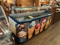 Isa gelato ijsvitrine