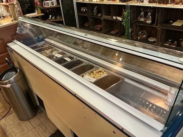 Isa gelato ijsvitrine - afbeelding 5 van  7