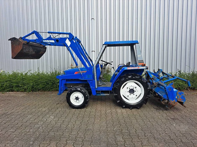Iseki - ta207 - vierwielaangedreven landbouwtractor - 1990 - afbeelding 8 van  15