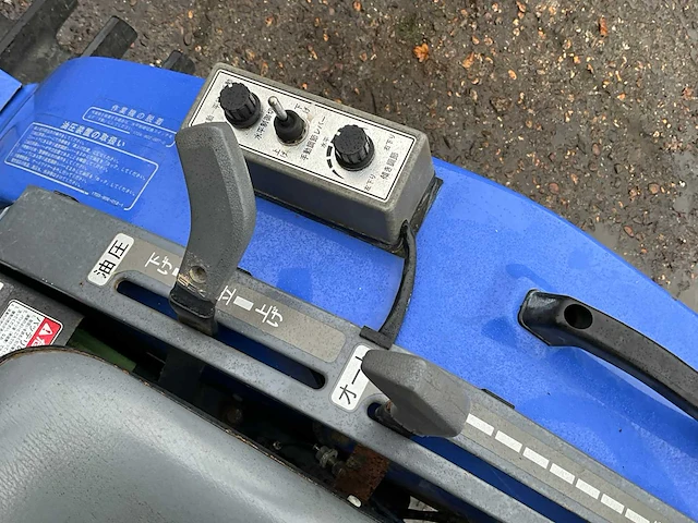Iseki piccoro tpc 153 minitractor met rupsbanden - afbeelding 3 van  29