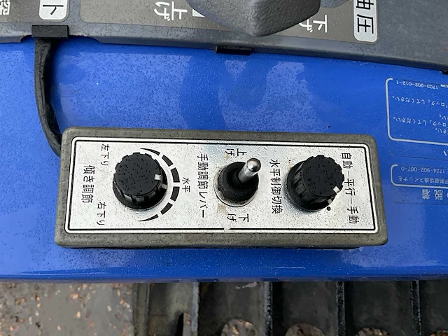 Iseki piccoro tpc 153 minitractor met rupsbanden - afbeelding 6 van  29