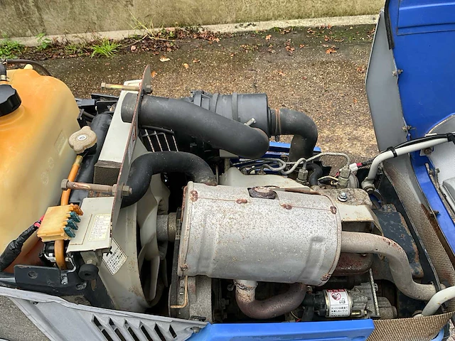 Iseki piccoro tpc 153 minitractor met rupsbanden - afbeelding 11 van  29