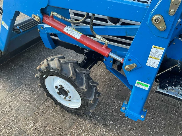 Iseki tl1900 minitractor met voorlader - afbeelding 6 van  17