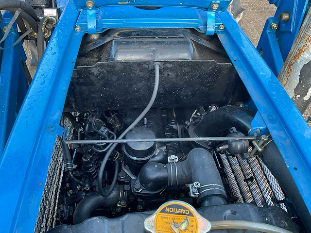 Iseki tl1900 minitractor met voorlader - afbeelding 7 van  17