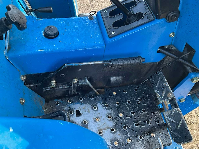 Iseki tl1900 minitractor met voorlader - afbeelding 8 van  17