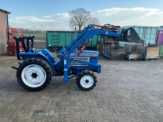Iseki tl1900 minitractor met voorlader - afbeelding 10 van  17