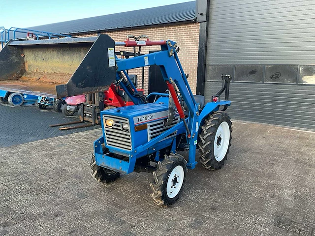 Iseki tl1900 minitractor met voorlader - afbeelding 13 van  17