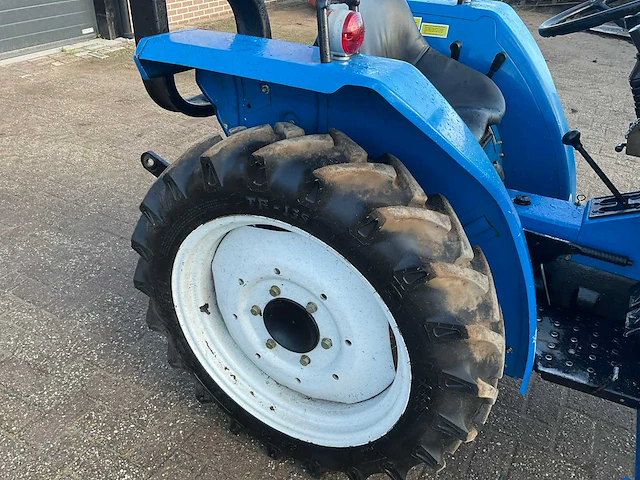 Iseki tl1900 minitractor met voorlader - afbeelding 17 van  17