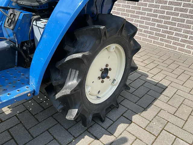 Iseki tu1400 minitractor - afbeelding 2 van  34