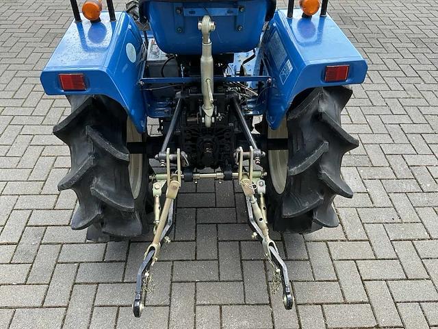 Iseki tu1400 minitractor - afbeelding 18 van  34