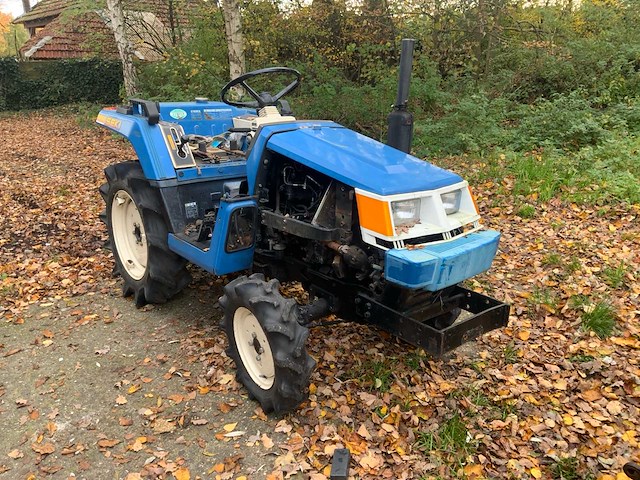 Iseki tu150f minitractor - afbeelding 9 van  16