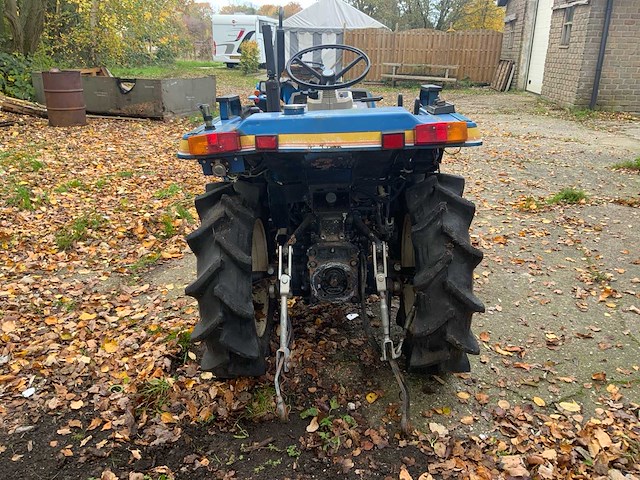Iseki tu150f minitractor - afbeelding 12 van  16