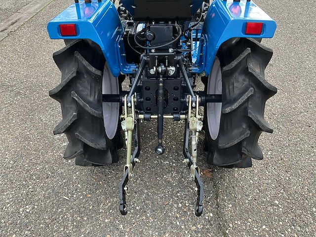 Iseki tu1600 4wd minitractor met voorlader - afbeelding 13 van  25