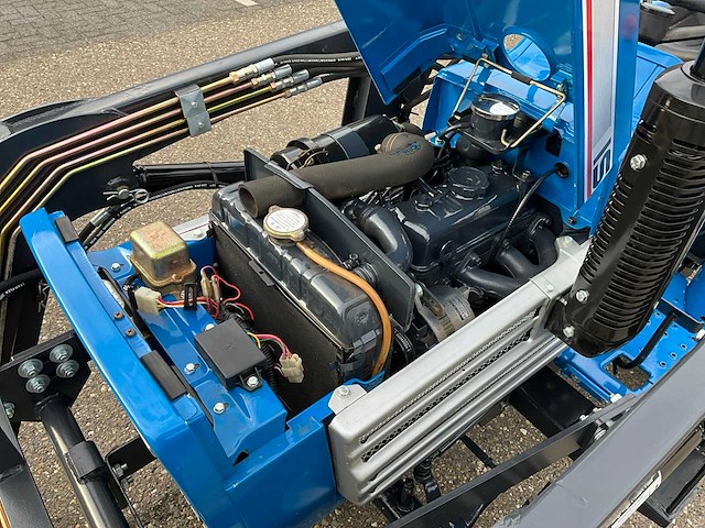 Iseki tu1600 4wd minitractor met voorlader - afbeelding 17 van  25