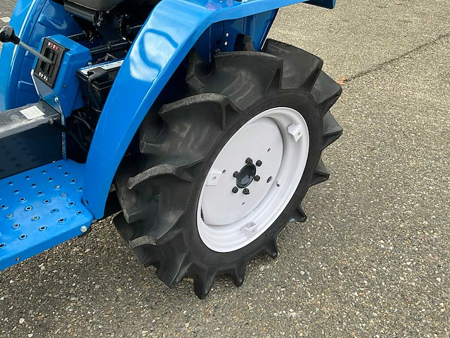 Iseki tu1600 4wd minitractor met voorlader - afbeelding 4 van  25