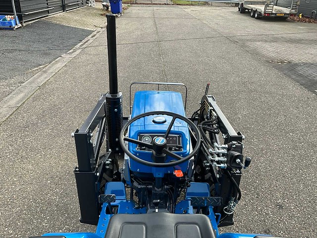 Iseki tu1600 4wd minitractor met voorlader - afbeelding 14 van  25
