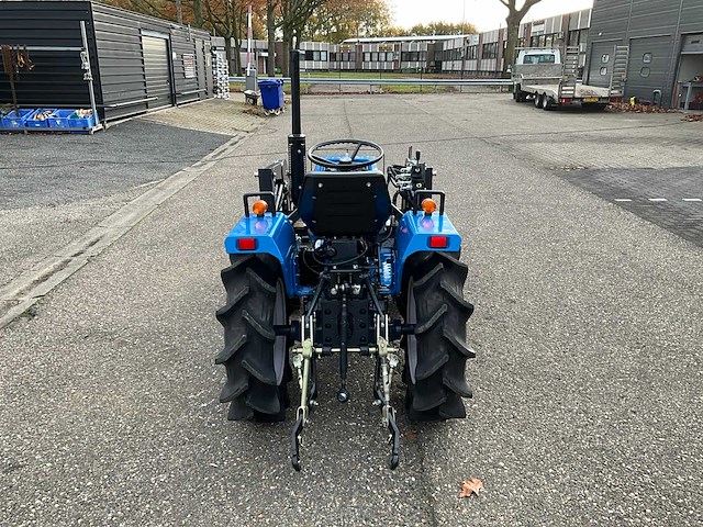 Iseki tu1600 4wd minitractor met voorlader - afbeelding 22 van  25