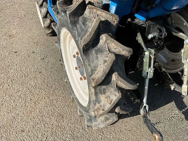Iseki tu165f 4x4 smalspoor- en compacttractor - afbeelding 17 van  21