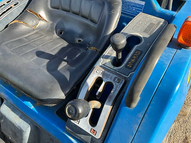 Iseki tu165f 4x4 smalspoor- en compacttractor - afbeelding 21 van  21