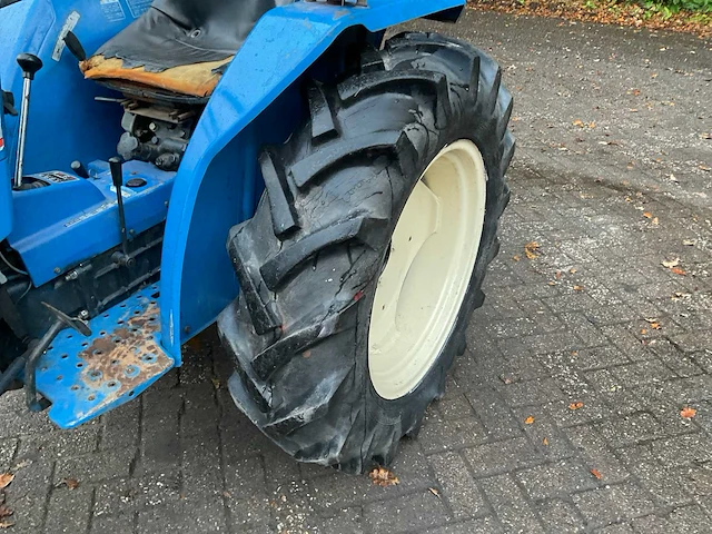Iseki tu1900 minitractor - afbeelding 7 van  15