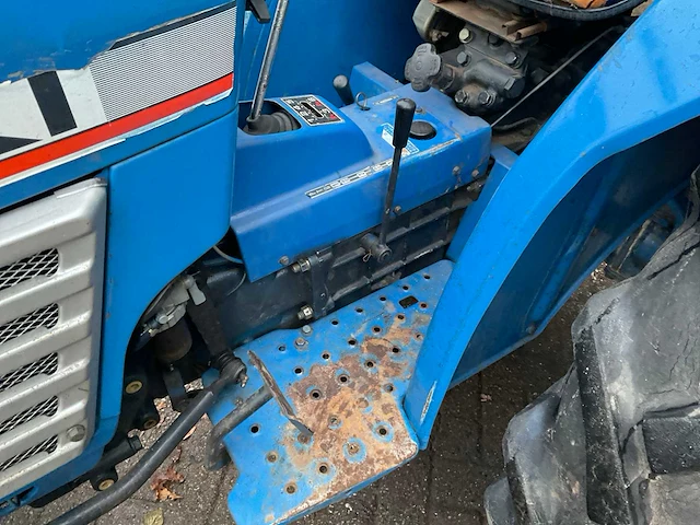 Iseki tu1900 minitractor - afbeelding 15 van  15