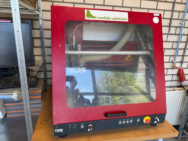 Isel icp 4030 cnc freesmachine + voorraad steunzool halffabrikaat v.v. pneumatische luchtafzuigingsklep, machinetafel en stelling - afbeelding 2 van  25