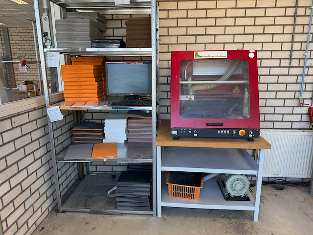 Isel icp 4030 cnc freesmachine + voorraad steunzool halffabrikaat v.v. pneumatische luchtafzuigingsklep, machinetafel en stelling - afbeelding 6 van  25