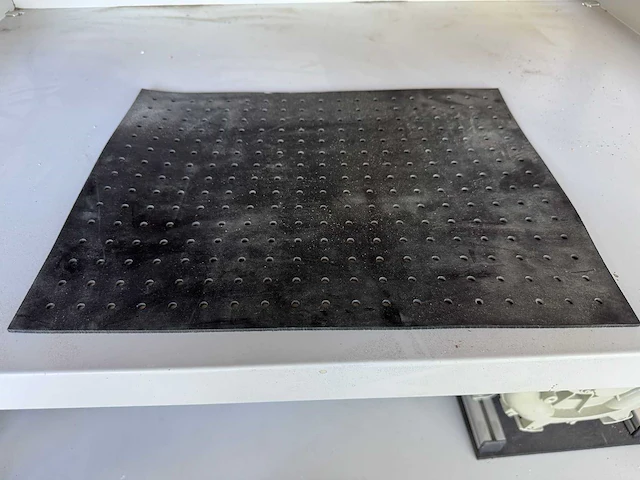 Isel icp 4030 cnc freesmachine + voorraad steunzool halffabrikaat v.v. pneumatische luchtafzuigingsklep, machinetafel en stelling - afbeelding 7 van  25