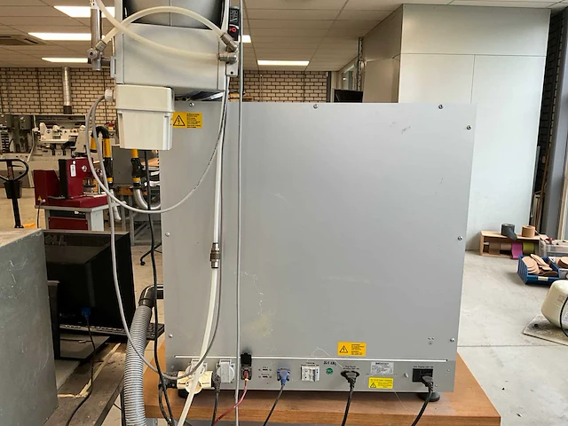 Isel icp 4030 cnc freesmachine + voorraad steunzool halffabrikaat v.v. pneumatische luchtafzuigingsklep, machinetafel en stelling - afbeelding 8 van  25