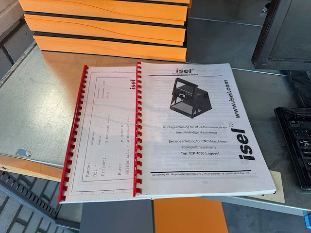 Isel icp 4030 cnc freesmachine + voorraad steunzool halffabrikaat v.v. pneumatische luchtafzuigingsklep, machinetafel en stelling - afbeelding 14 van  25