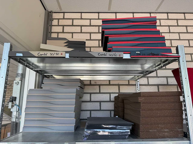 Isel icp 4030 cnc freesmachine + voorraad steunzool halffabrikaat v.v. pneumatische luchtafzuigingsklep, machinetafel en stelling - afbeelding 16 van  25