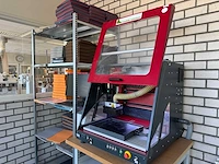 Isel icp 4030 cnc freesmachine + voorraad steunzool halffabrikaat v.v. pneumatische luchtafzuigingsklep, machinetafel en stelling - afbeelding 12 van  25