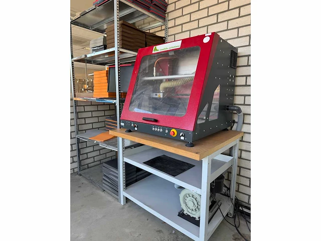 Isel icp 4030 cnc freesmachine + voorraad steunzool halffabrikaat v.v. pneumatische luchtafzuigingsklep, machinetafel en stelling - afbeelding 19 van  25