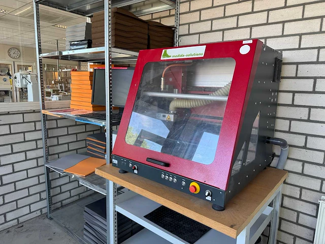 Isel icp 4030 cnc freesmachine + voorraad steunzool halffabrikaat v.v. pneumatische luchtafzuigingsklep, machinetafel en stelling - afbeelding 21 van  25