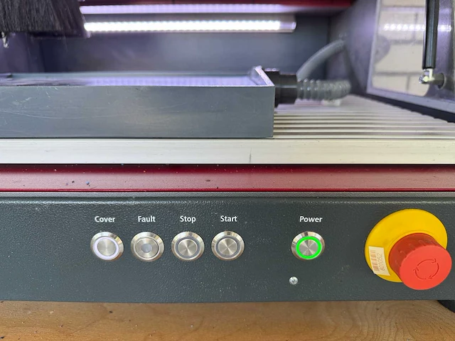 Isel icp 4030 cnc freesmachine + voorraad steunzool halffabrikaat v.v. pneumatische luchtafzuigingsklep, machinetafel en stelling - afbeelding 22 van  25