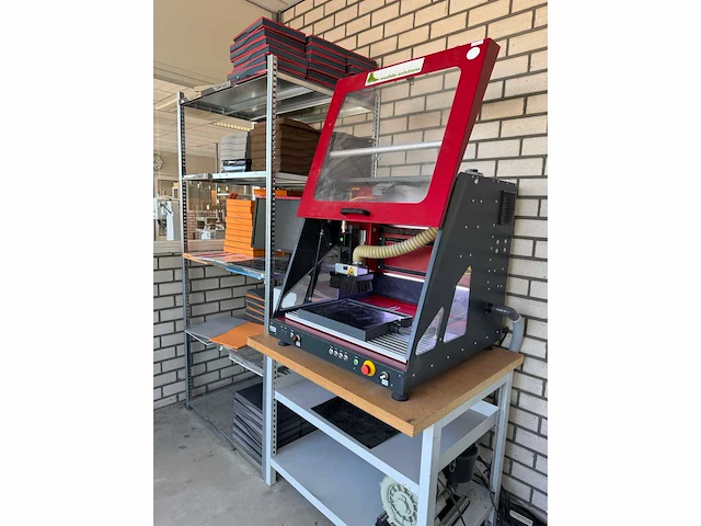Isel icp 4030 cnc freesmachine + voorraad steunzool halffabrikaat v.v. pneumatische luchtafzuigingsklep, machinetafel en stelling - afbeelding 23 van  25