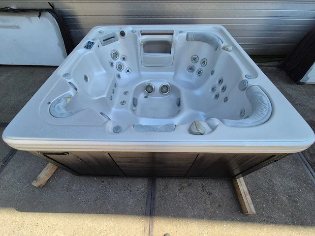 Island balboa 7 persoons amerikaans jacuzzi en buitenspa - afbeelding 4 van  19